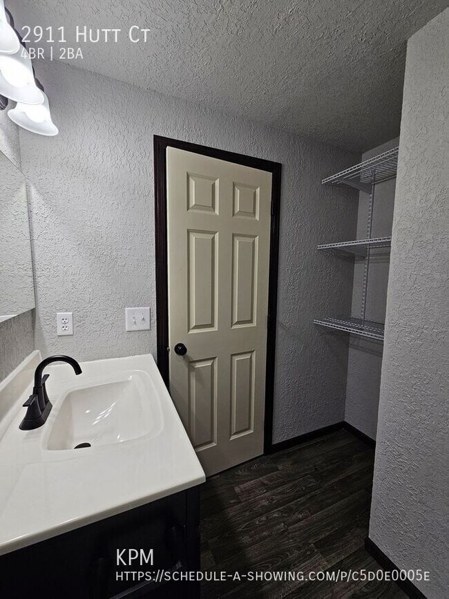 Building Photo - 2911 Hutt Ct