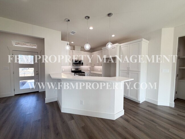 Building Photo - 903 Sunrise Ave