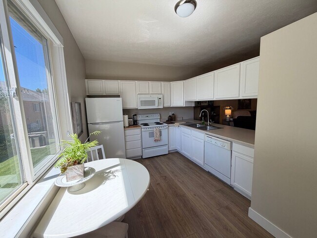 Building Photo - Charming 55+ Condo with Indoor Pool & Mountain Views in American Fork
