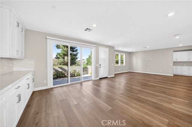 Building Photo - 346 Chorus