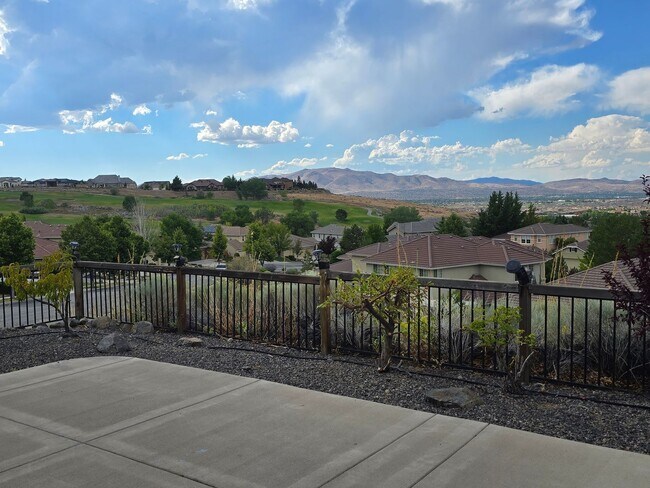 Building Photo - Beautiful single story home with over 1600...
