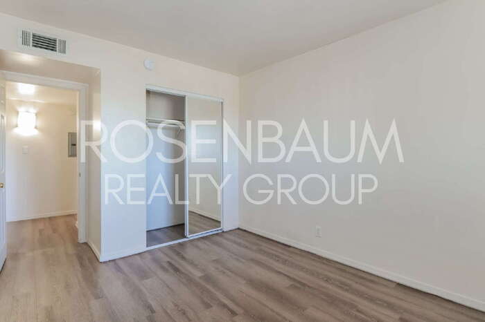 Building Photo - 455 W Kelso St