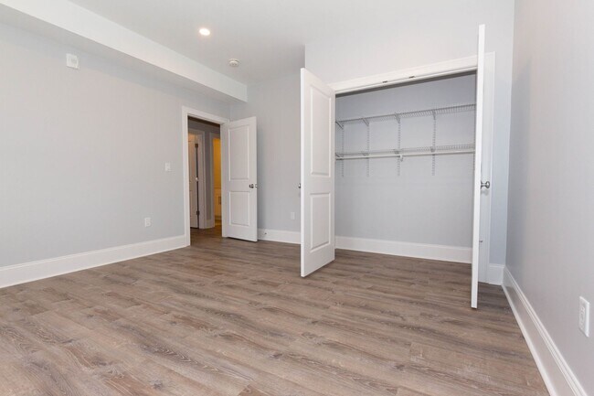 Building Photo - 120 Kenrick St