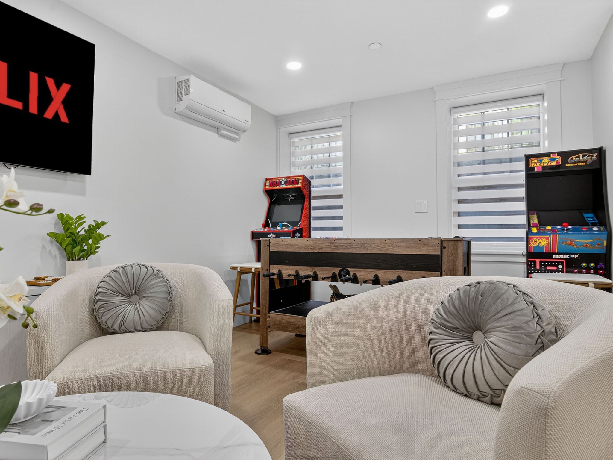 Building Photo - 359 Broadway