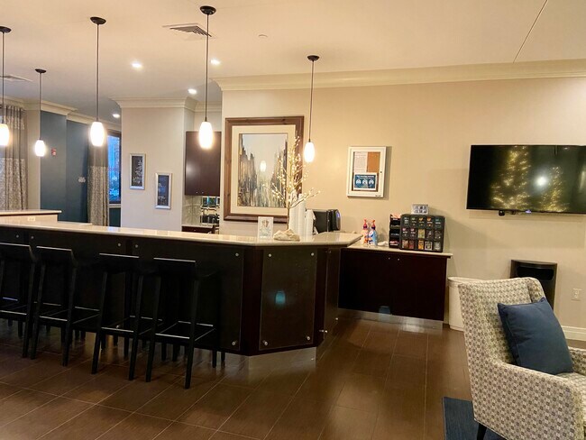 Building Photo - 2451 Midtown Ave