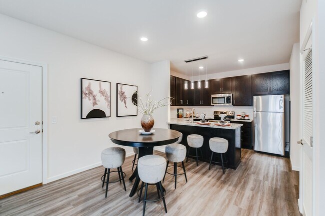 Building Photo - 1447 Pk W Ct