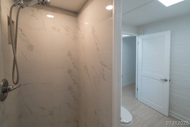 Building Photo - 3Bd 2Ba 1Pkg SFH in Manoa -$4300 Must See!!!