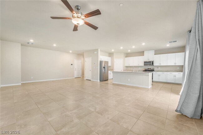 Building Photo - 472 Silverweed Ave