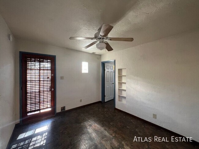 Building Photo - 2730 N Martin Ave