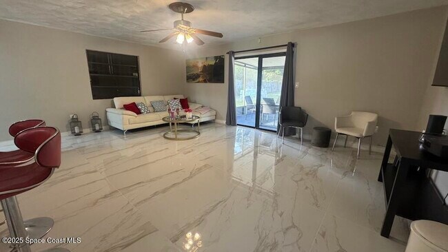Building Photo - 496 Poinciana Dr