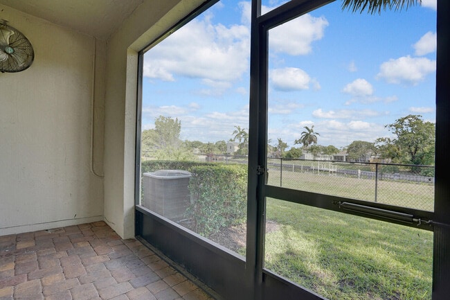 Building Photo - 1101 Vermilion Dr