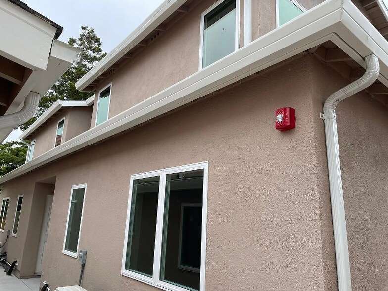 Building Photo - 52 E 40th Ave