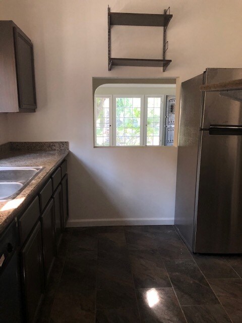 Building Photo - 410 N Orange Grove Ave