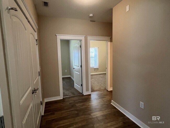 Building Photo - 1065 Crown Walk Dr