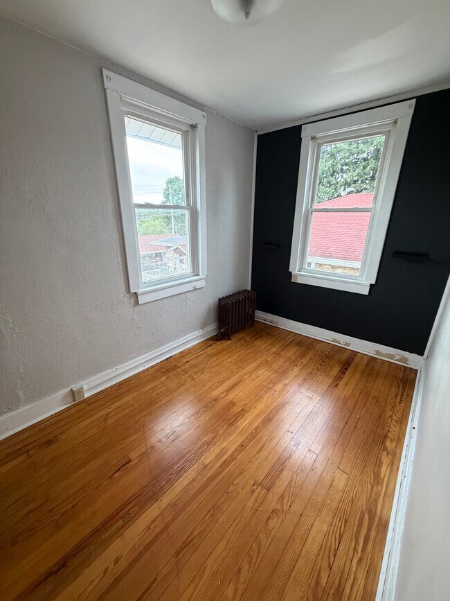 Building Photo - 402 Douglass St