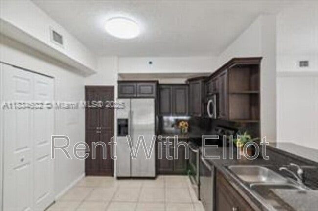 Building Photo - 6952 SW 39th St