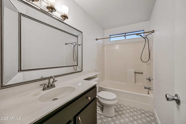 Building Photo - 3334 W Monona Dr