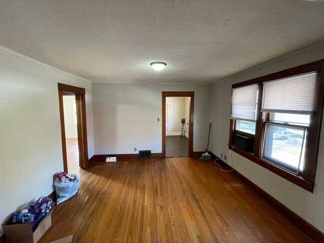 Building Photo - 1501 S Spring St