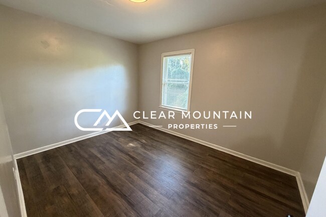 Building Photo - Renovated 2BR Apartment Near Downtown Greer