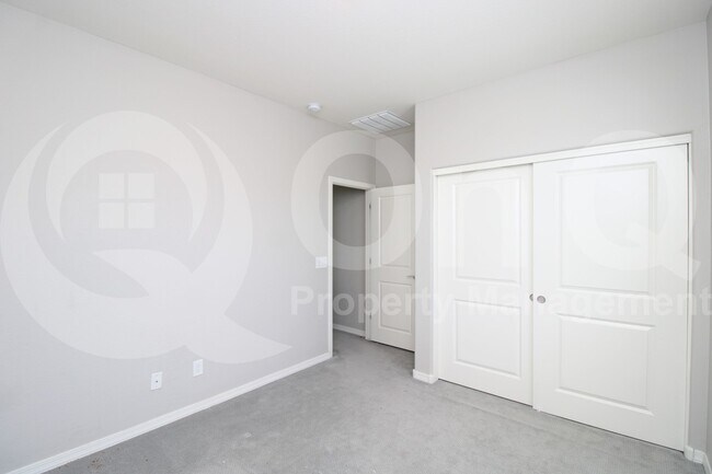 Building Photo - 17221 N 9th Pl