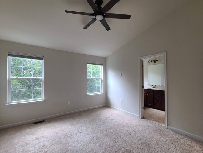 Building Photo - 3-Story Townhouse with Attached Garage in ...