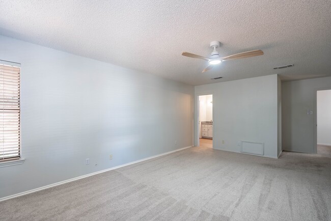 Building Photo - 8121 San Antonio St