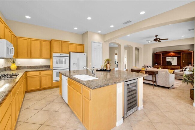 Building Photo - 61255 Portulaca Dr