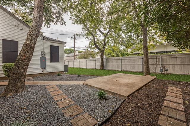 Building Photo - 5848 Kenwood Ave