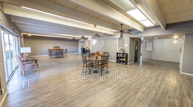 Building Photo - 2601 York Ave