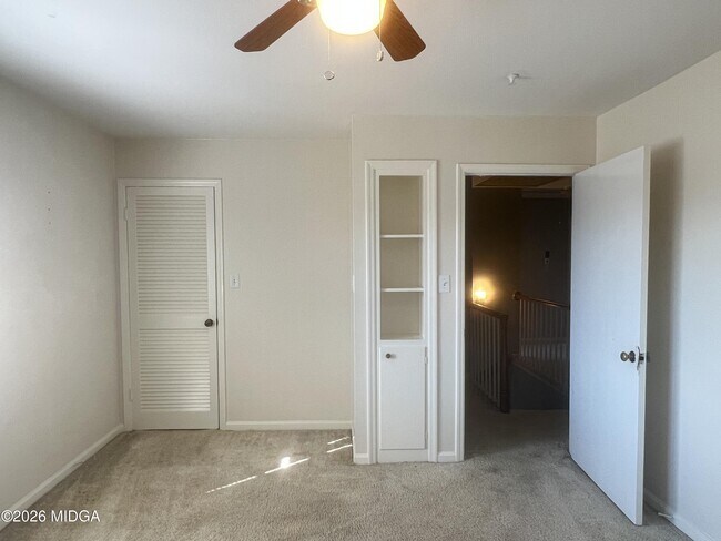 Building Photo - 853 Captain Kell Dr