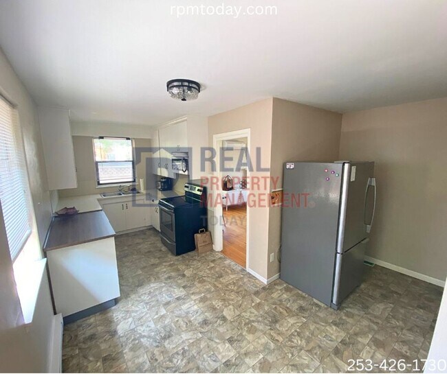 Building Photo - Stylish and Convenient 2BR/1BA Home with A...