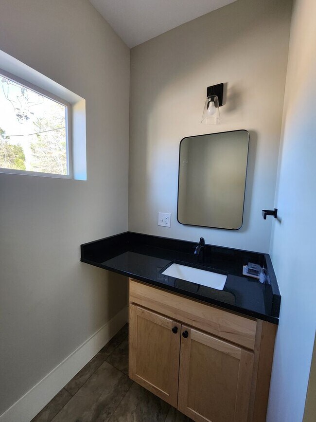 Building Photo - ***6 Month Lease***East Asheville Rental