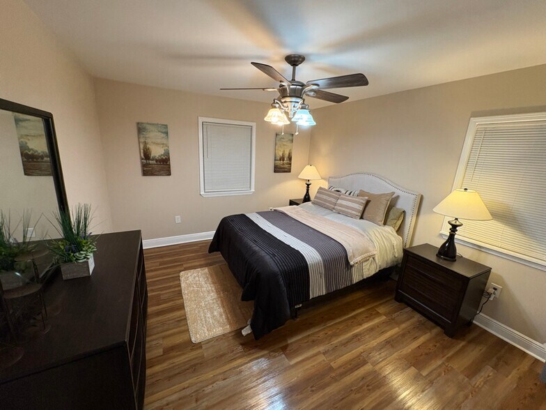 Building Photo - 1216 Hymelia Ave