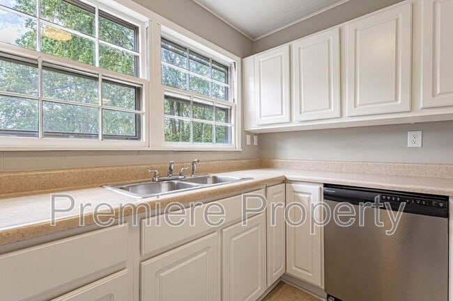 Building Photo - 1109 NE 44th St