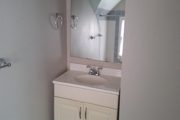 Building Photo - 3 bedroom home Washer/Dryer Included - Pre...