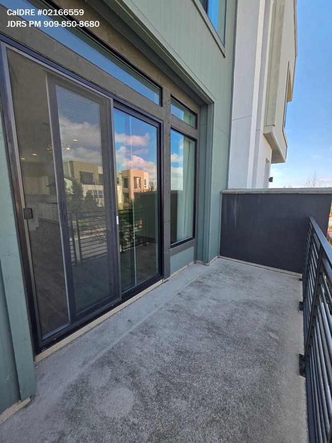 Building Photo - Irvine 2 Bedroom Condo