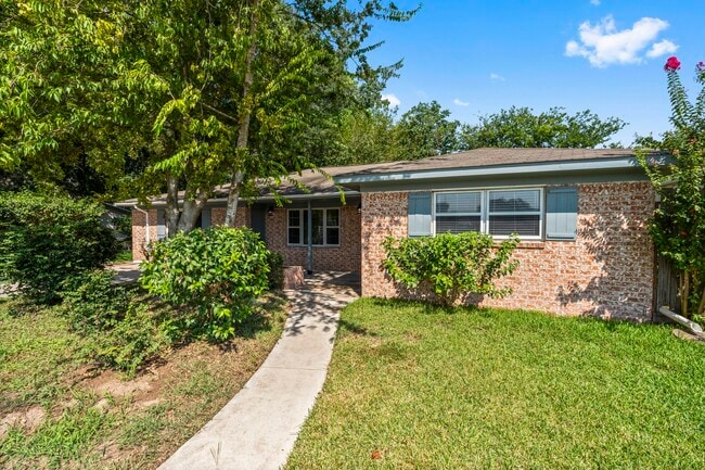 Building Photo - 21806 Falvel Rd