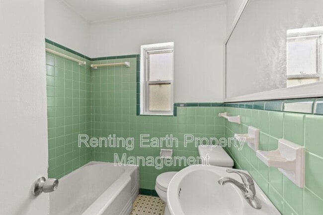 Building Photo - 1949 Speigle St