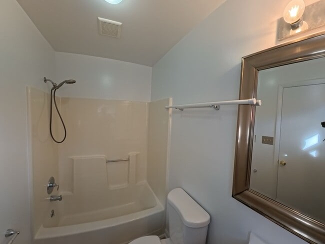 Building Photo - Lovely Home All on one Level