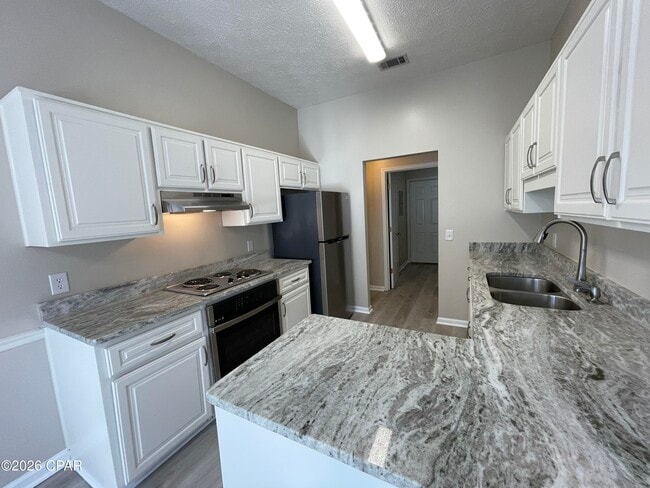 Building Photo - 140 Treasure Palm Dr