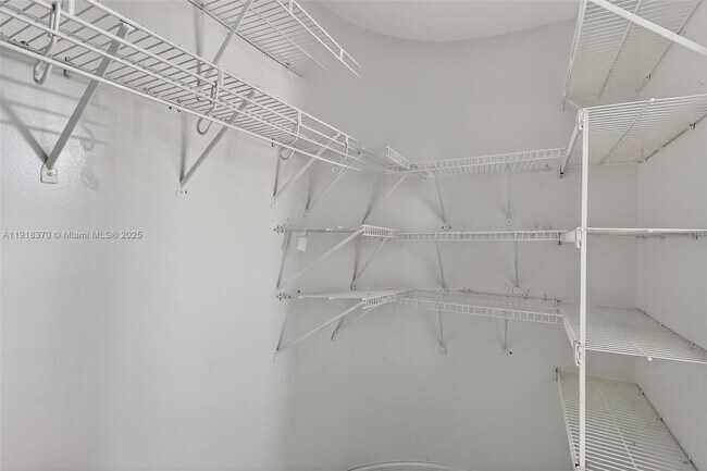 Building Photo - 1833 SW Bellevue Ave