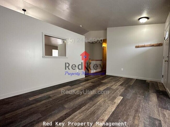 Building Photo - 550 E Single Family Home