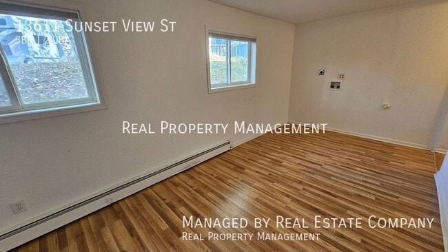 Building Photo - 13611 Sunset View St