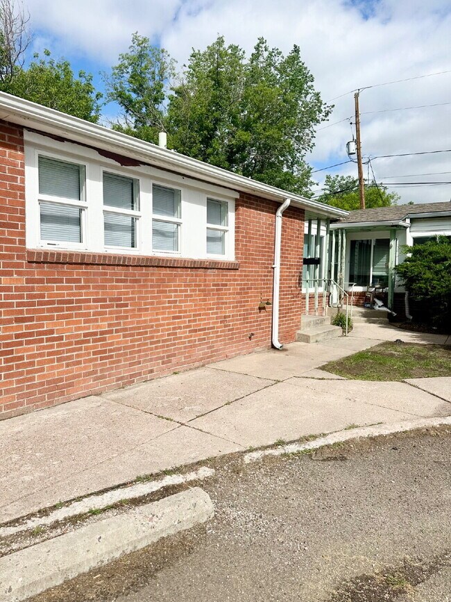 Building Photo - Cozy 1 Bedroom in Central Cheyenne