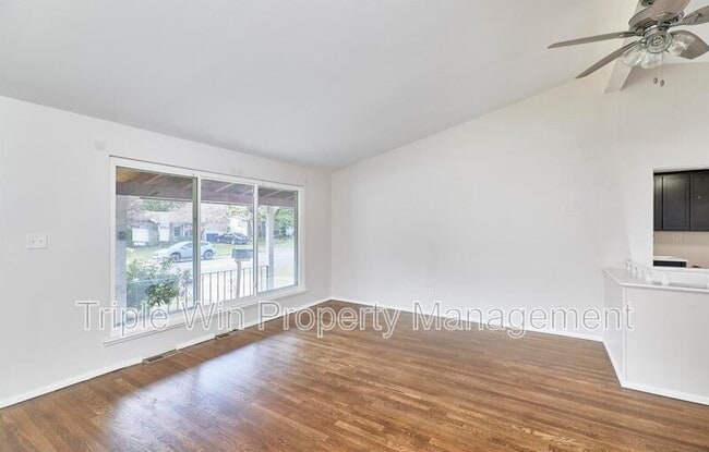 Building Photo - 803 Holiday Ave