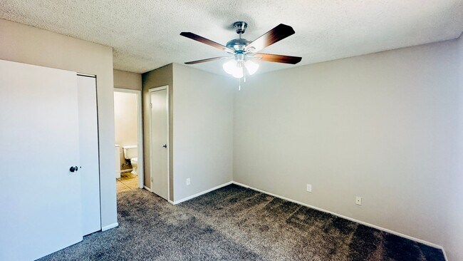 Building Photo - Updated 2 Bed/2 Bath Condo at Baseline Rd ...