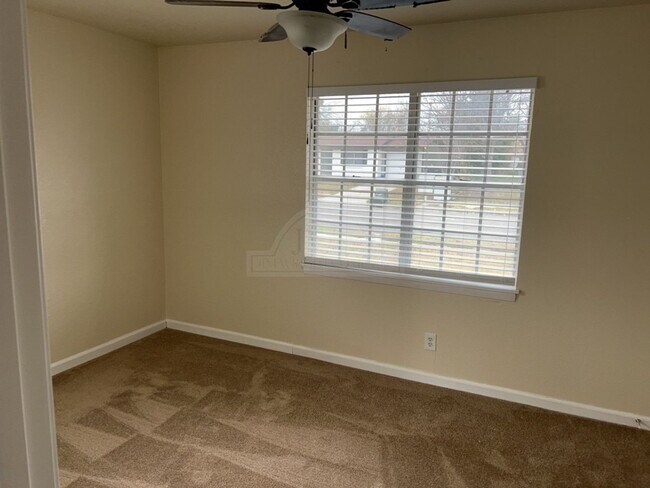 Building Photo - 1208 Ridgemont Dr