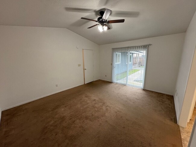 Building Photo - Charming home with Pool in Tulare Rent Ready!