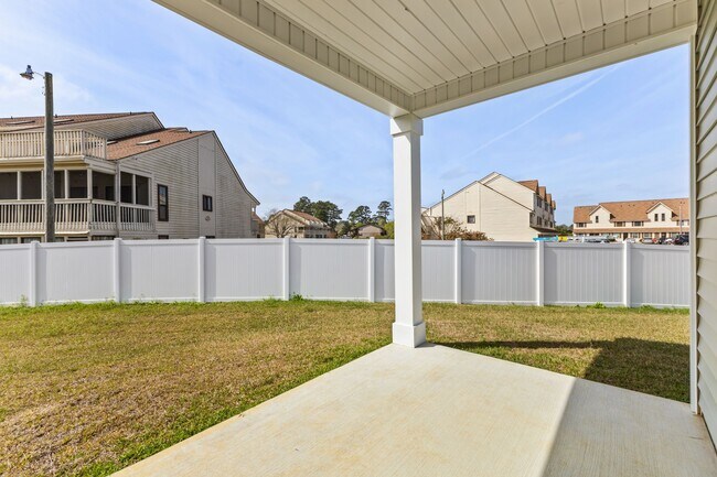 Building Photo - 1005 Sennema Cir
