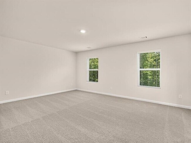 Building Photo - 167 Fernbrook Trl